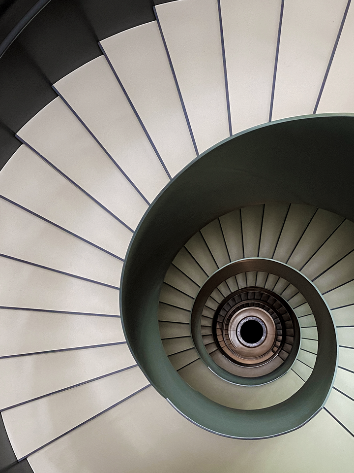 The spiral staircase at BIMSB photographed from above.