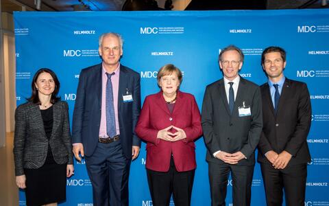 Heike Graßmann, Nikolaus Rajewsky, Angela Merkel, Martin Lohse und Steffen Krach