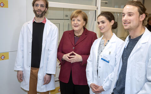 BIMSB_Eröffnung_0698_Merkel-Doktoranten