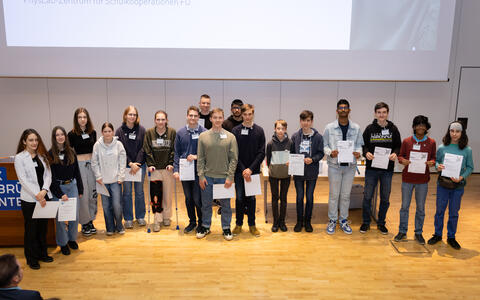 Group photo of the winners in the physics department at Jugend forscht