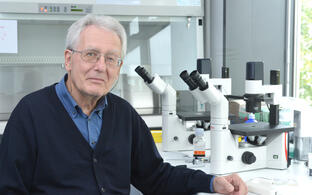 Klaus Rajewsky in the lab