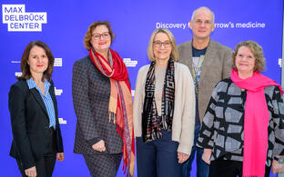 Gruppenbild mit Heike Graßmann, Ina Czyborra, Maike Sander , Nikolaus Rajewsky und Angelika Eggert